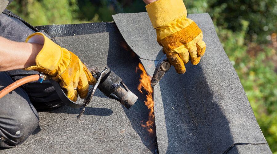 Professional gutter cleaning in Klickitat, WA